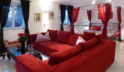 Large Studio (2 Adults)