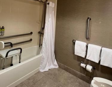 Standard Queen Room with Two Queen Beds and Mobility Accessible Tub