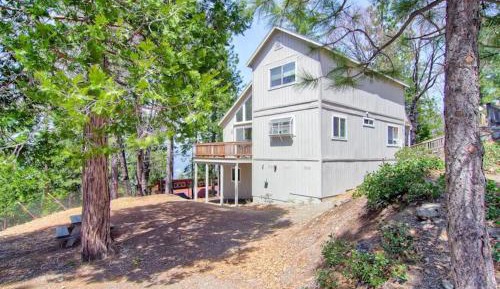 Three-Bedroom Holiday Home 