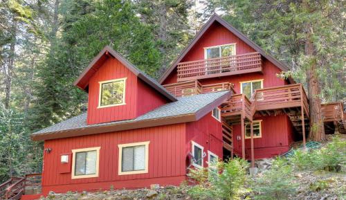 Three-Bedroom Holiday Home 