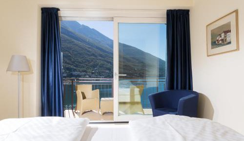 Classic Double Room with Lake view