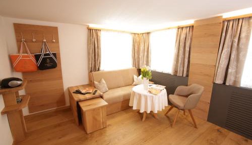 Double or Twin Room with Mountain View