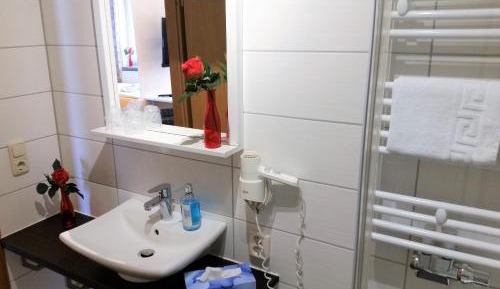 Twin Room with Shower