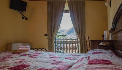 Double Room with Mountain View