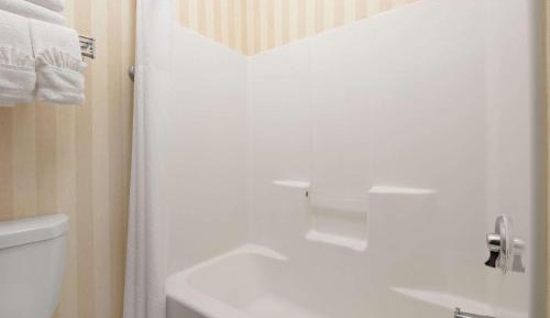 One-Bedroom Deluxe Suite with Two Queen Beds - Non-Smoking