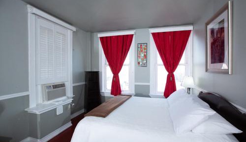 Deluxe Queen Room