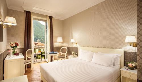 Executive Double Room with Lake View and Balcony