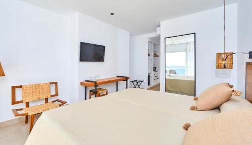 Style Double Room with Sea View and Private Terrace with Hot Tub (2 Adults)