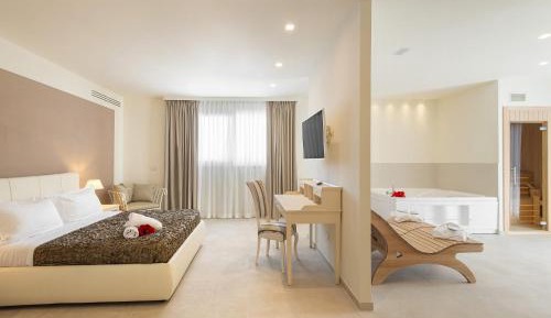 Suite with Spa Access