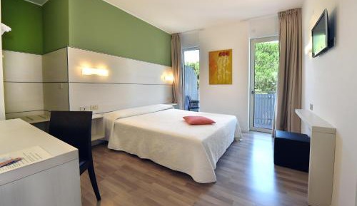 Two Connecting Rooms (4 Adults)