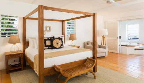Veranda King Suite with Four-poster Bed and Large SPA Bath on Private Balcony