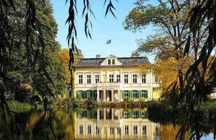 Apartment with Lake View