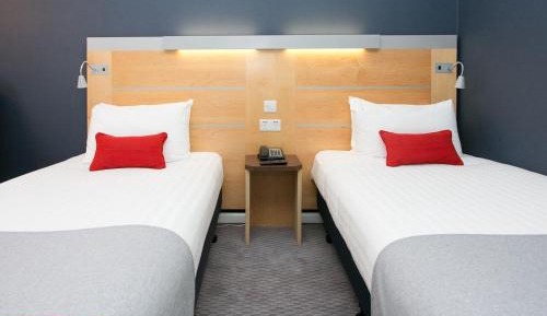 Standard Twin Room with Free Hot Breakfast