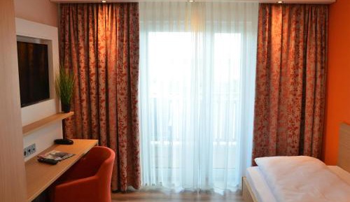 Premium Single Room with Balcony/Terrace