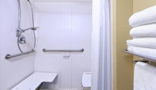 Queen Room with Two Queen Beds and Shower - Mobility/Communications Accessible