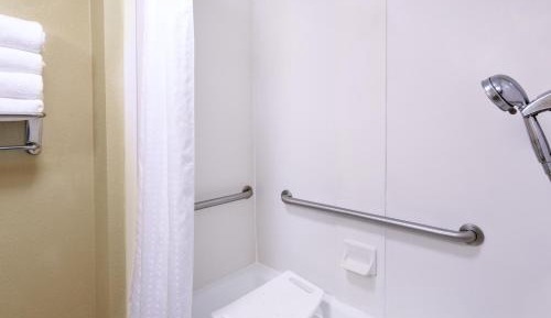 Standard Queen Room with Two Queen Beds and Shower - Mobility Accessible