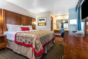 Queen Room with Two Queen Beds and Roll-in Shower - Mobility Accessible/Non-Smoking