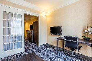 One-Bedroom Suite with Two Double Beds - Non-Smoking