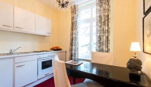 Apartment with Kitchenette