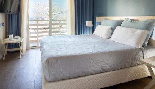 Double Room with Balcony and Sea View