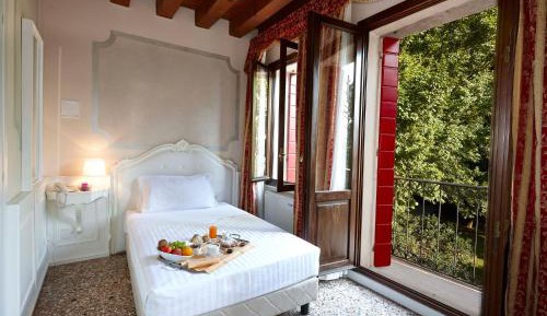 Deluxe Single Room