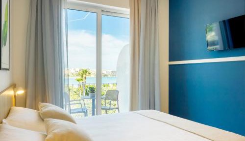 Deluxe Double Room with Balcony and Sea View