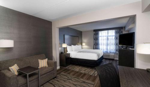 Deluxe King Room - Non-Smoking