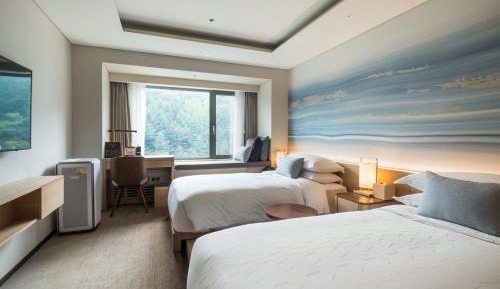 Club Deluxe Twin Room with Mountain View - Lounge Benefit