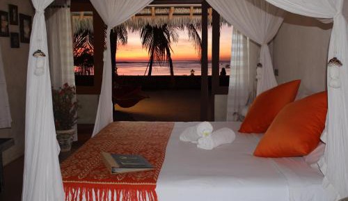 Bungalow - Water Front 