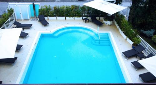 Deluxe Double Room with Pool View