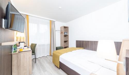 Modern Queen Room 