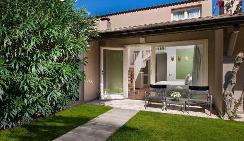 Family Room with Garden View
