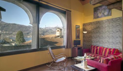 Two-Bedroom Apartment - Split Level