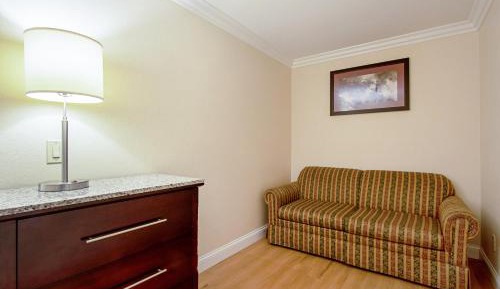 Suite with Two Queen Beds with Kitchen Non-Smoking