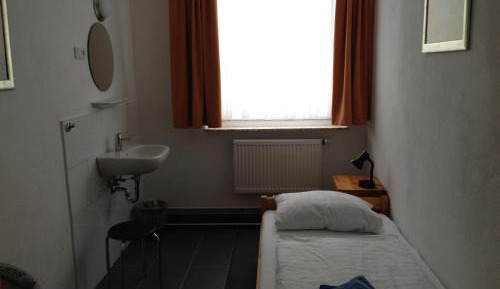 Single Room (with shower and WC in hallway)