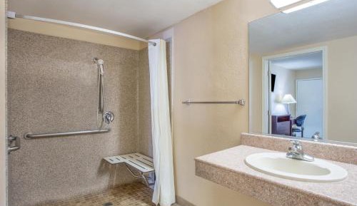 King Room - Disability Access - Non-Smoking