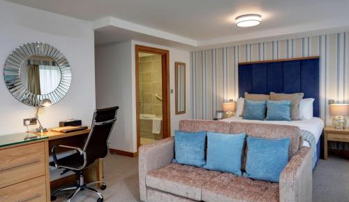 Executive Double Room with Double Bed and Downs View - Non-Smoking