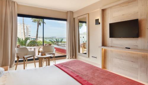 Twin Room with Balcony and Partial Sea View
