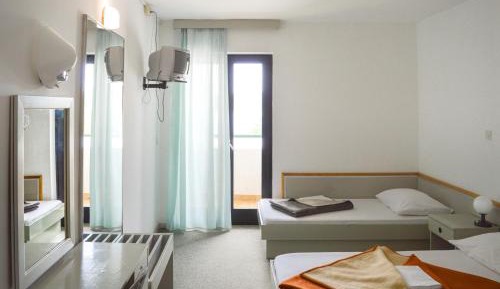 Triple Room with with Balcony and Sea View
