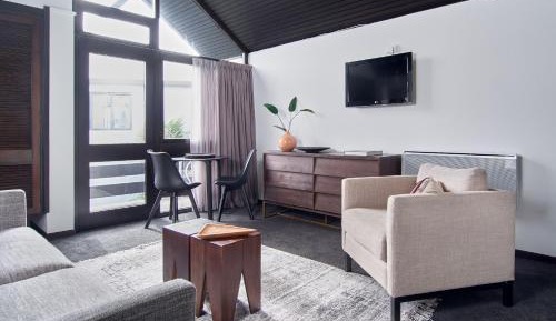 Deluxe Two-Bedroom Apartment