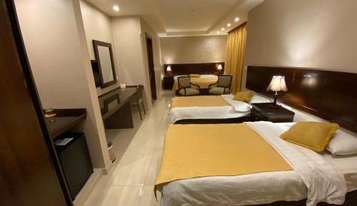 Deluxe Family Room