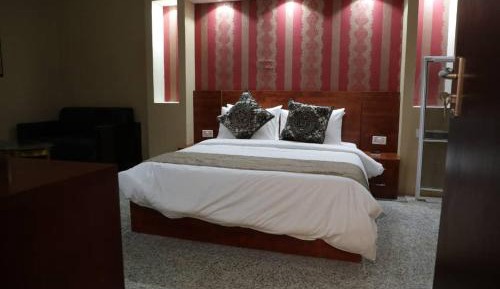 Deluxe King Room
