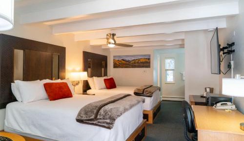 Queen/Queen Riverside Bed Room