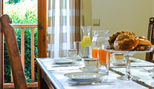 Detached Two-Bedroom Villa with Shared Pool-Split level