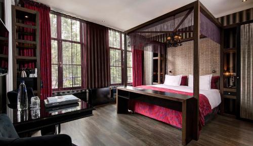 Canal View Superior Deluxe Room with Spa Bath