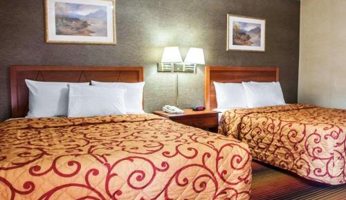 Queen Room with Two Queen Beds - Smoking