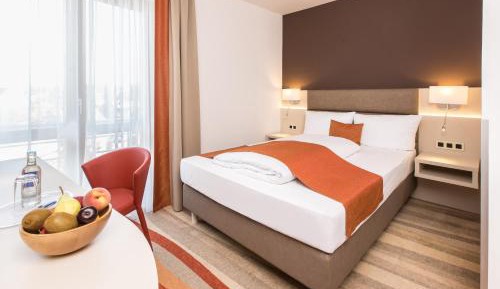  Business Double Room with Queensize Bed 4.6 ft