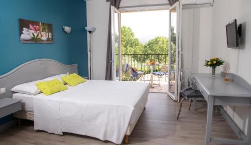 Quadruple Room with Mountain View