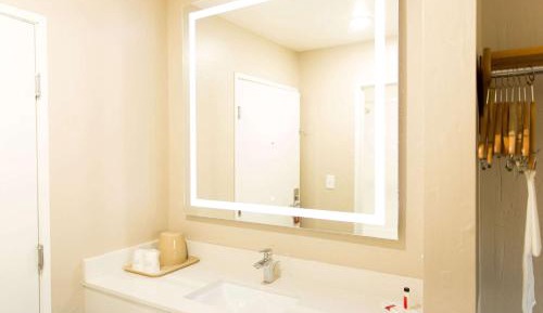 Queen Room - Mobility Access/Non-Smoking