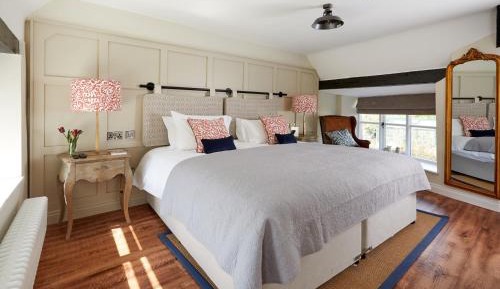 Twin Room with Bath